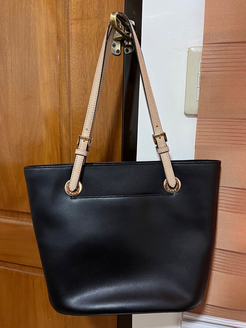Michael Kors Black Leather Jet Set Tote (Category: Luxury Bags & Wallets) located in Subic. Submitted by serra. (Listing ID 1405322915, Image 2). Description: 📍Subic, Zambales 💵Payment via GCash 📦Shipping nationwide via J&T.