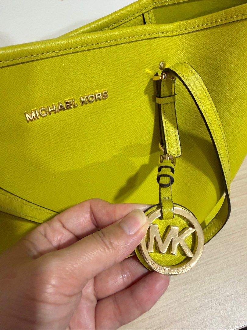 Michael Kors Tote Bag - Apple Green (Category: Tote Bags) located in Manila. Submitted by eah0416 (Listing ID 1405178555, Image 2). Description: 💯 Legit.