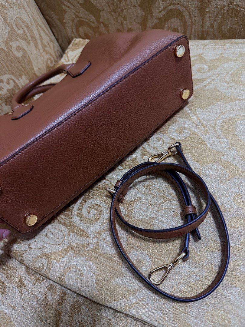 MK Satchel (Category: Cross-body Bags) located in Manila. Submitted by chesses (Listing ID 1405311056, Image 3). Description: Michael Kors Camille office bag Brandnew. Bought for 7k++ Perfect for office/casual ganda nito! Angkinin nyo na 😍🥰 RFS: dami ng bags na hindi pa nagagamit ☺️ Sf c/o buyer.