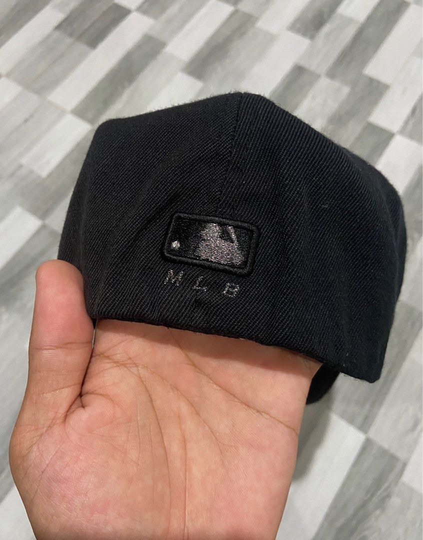 MLB Chicago White Sox Flexfit Cap (Category: Caps & Hats) located in Talavera. Submitted by thr1ftyren (Listing ID 1405218682, Image 2). Description: For sale! MLB Sox close cap Fit to M to XL Excellent condition Color rate 9.5/10 No issue Mine 350 + sf only Location Nueva ecija.