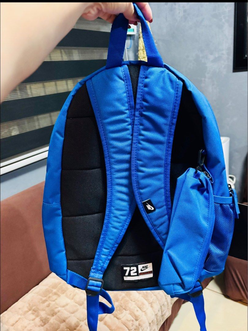 Nike Backpack 20L (Category: Backpacks) located in Marilao. Submitted by 12forkeeps (Listing ID 1405323360, Image 2). Description: - Original Nike backpack - Color: Blue - Capacity: 20L - Includes a case - Features Nike logo - Side pocket - Zipper closure - Adjustable straps - Dimensions: 45 x 30 x 13 cm.