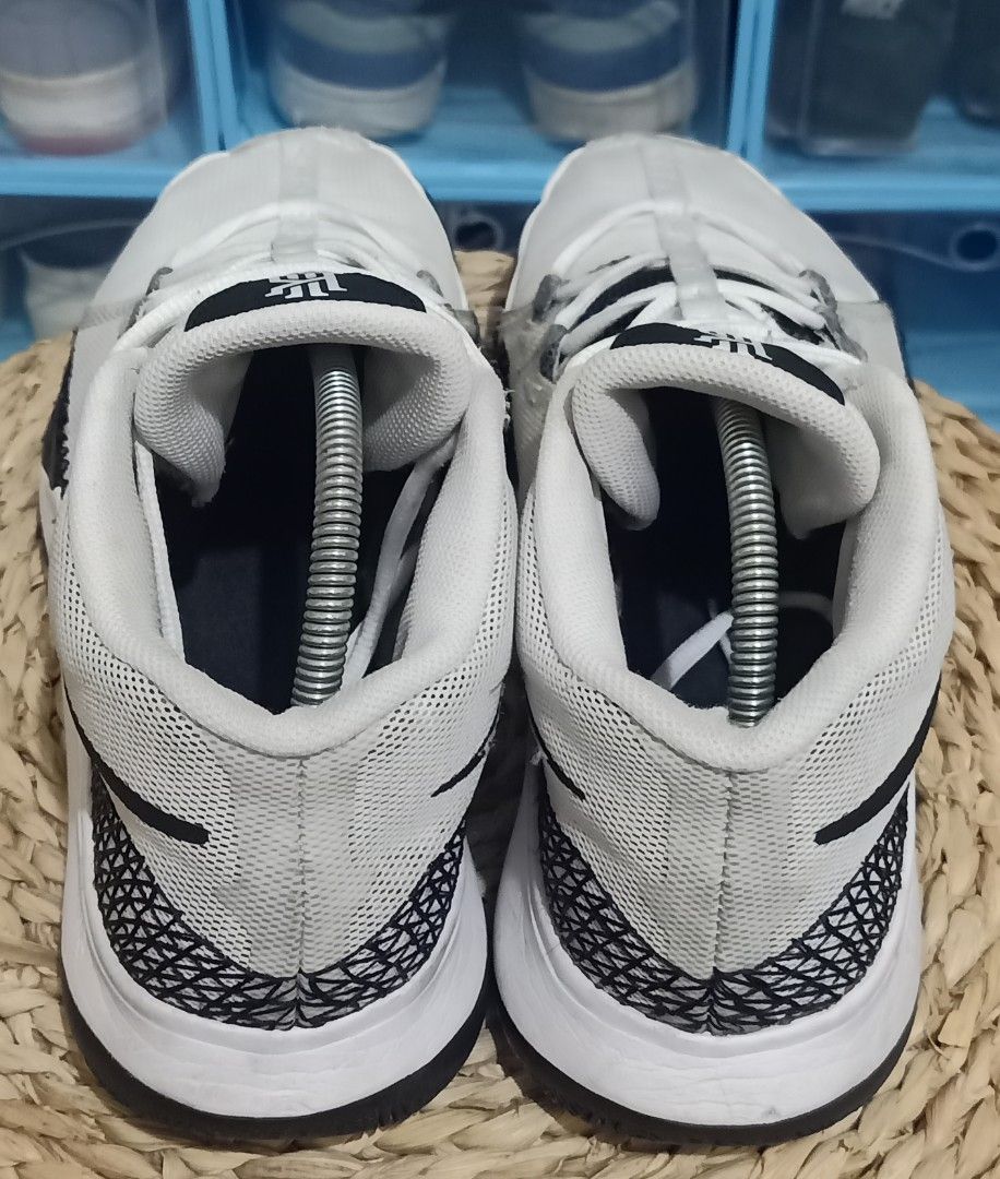 Nike Kyrie Flytrap 6 (Category: Sneakers) located in Gapan. Submitted by shoekaybudolshop (Listing ID 1405339743, Image 3). Description: .