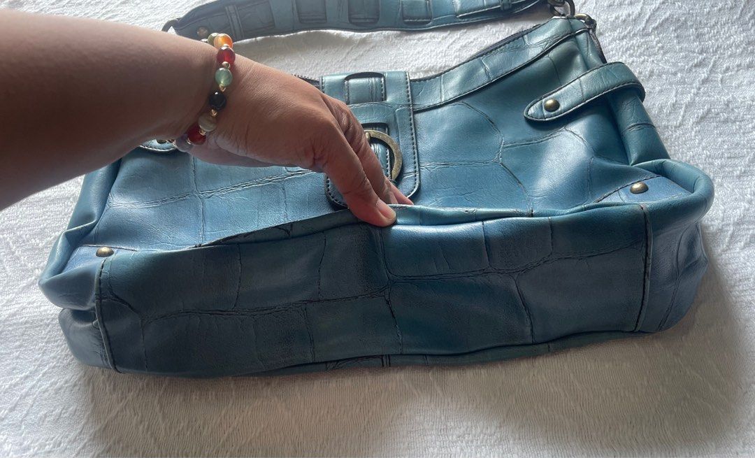 Nine West Blue Handbag (Category: Shoulder Bags) located in Cainta. Submitted by robbynt (Listing ID 1405197884, Image 2). Description: 👗👟👜 Part of my closet clean-out! Letting go of some of my faves — all preloved and in great shape. From my closet to yours. 😊 ✅ Color - Blue ✅ Size - medium ✅ Bag type - shoulder ✅ Bag closure - zipper ✅ Hardware - brass ♻️ Location: Cainta, Rizal ♻️ MOP: GCash ♻️ SF: shouldered by buyer via Lalamove or JnT ♻