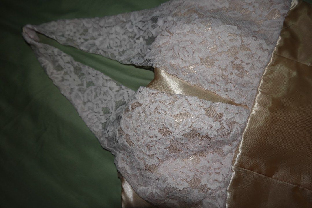 Noonix Sue Satin Halter Top (Category: Dresses) located in Mati. Submitted by matchabogsky (Listing ID 1405326103, Image 2). Description: - Champagne satin dress - Lace detailing - Halter neckline - Corset-style back - Brand tag visible - Ideal for special occasions RFS: bought on impulse. Not my style .