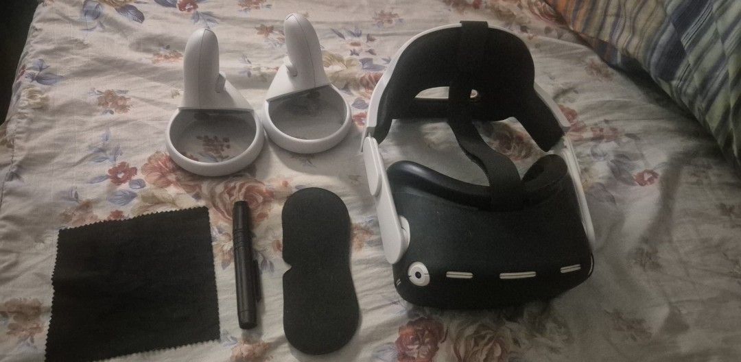 Oculus Quest 2 Controllers (Category: Others) located in Manila. Submitted by valerosost88011 (Listing ID 1405242850, Image 1). Description: Oculus/Meta Quest 2 Issues: No type C charger No controller strap headset never dropped No tracking or battery issues PCVR Stand alone VR With cleaning accessories and protective Silicone casing.