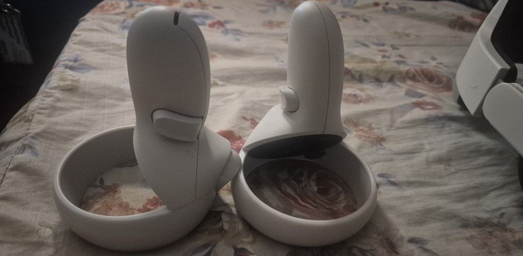 Oculus Quest 2 Controllers (Category: Others) located in Manila. Submitted by valerosost88011 (Listing ID 1405242850, Image 2). Description: Oculus/Meta Quest 2 Issues: No type C charger No controller strap headset never dropped No tracking or battery issues PCVR Stand alone VR With cleaning accessories and protective Silicone casing.