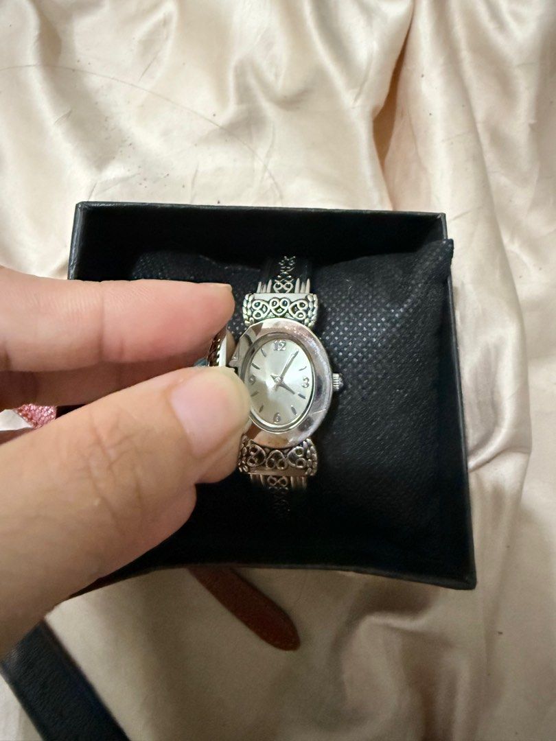 RARE Peekaboo Vintage watch (Category: Women's Watches) located in Manila. Submitted by janelle1231 (Listing ID 1405272347, Image 2). Description: Vintage Avon Silver Peek-A-Boo Bangle Quartz Watch with Turquoise Stone Detail * Measurements: would fit a 6 inch wrist, but band can expand a bit for bigger wrists.