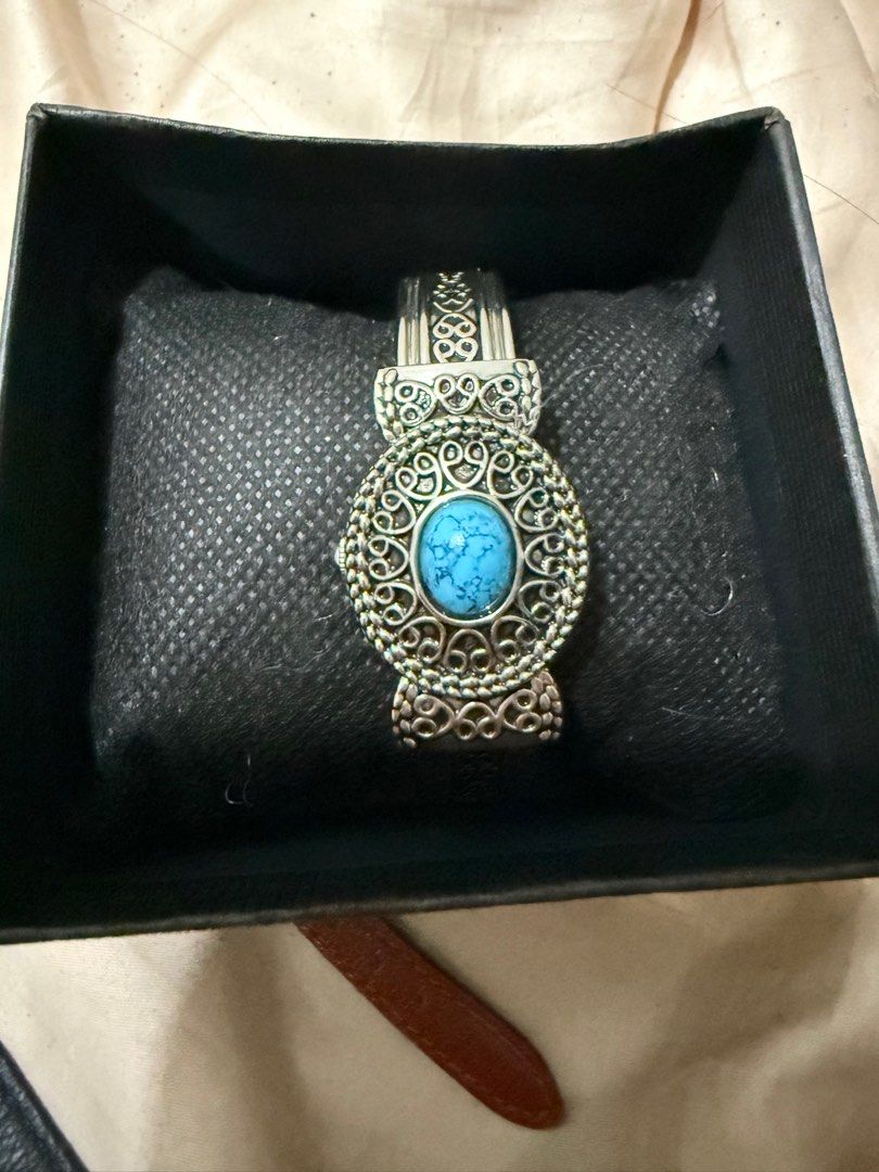 RARE Peekaboo Vintage watch (Category: Women's Watches) located in Manila. Submitted by janelle1231 (Listing ID 1405272347, Image 3). Description: Vintage Avon Silver Peek-A-Boo Bangle Quartz Watch with Turquoise Stone Detail * Measurements: would fit a 6 inch wrist, but band can expand a bit for bigger wrists.