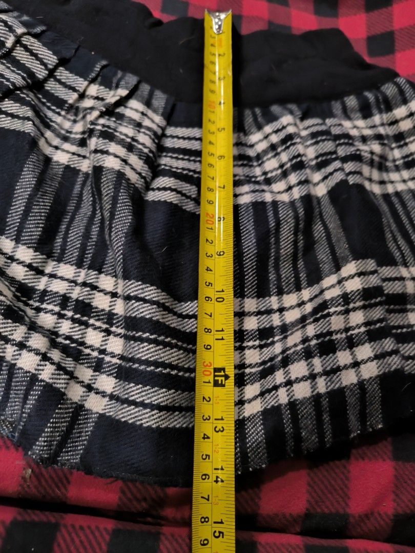 Plaid Skirt (Category: Skirts) located in Cainta. Submitted by cookietherapyph (Listing ID 1405314402, Image 3). Description: Fits M-L Still nice pang porma for that grunge look. Gartered waist but akirt fabris is not stretchable. RFS: Decluttering MOP: Gcash Shipping: J&T (starts at p75), or Lalamove Loc: Cainta, Rizal.