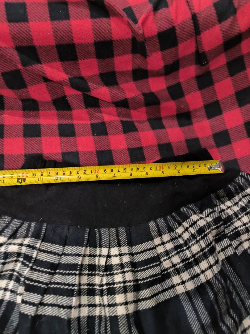 Plaid Skirt (Category: Skirts) located in Cainta. Submitted by cookietherapyph (Listing ID 1405314402, Image 2). Description: Fits M-L Still nice pang porma for that grunge look. Gartered waist but akirt fabris is not stretchable. RFS: Decluttering MOP: Gcash Shipping: J&T (starts at p75), or Lalamove Loc: Cainta, Rizal.