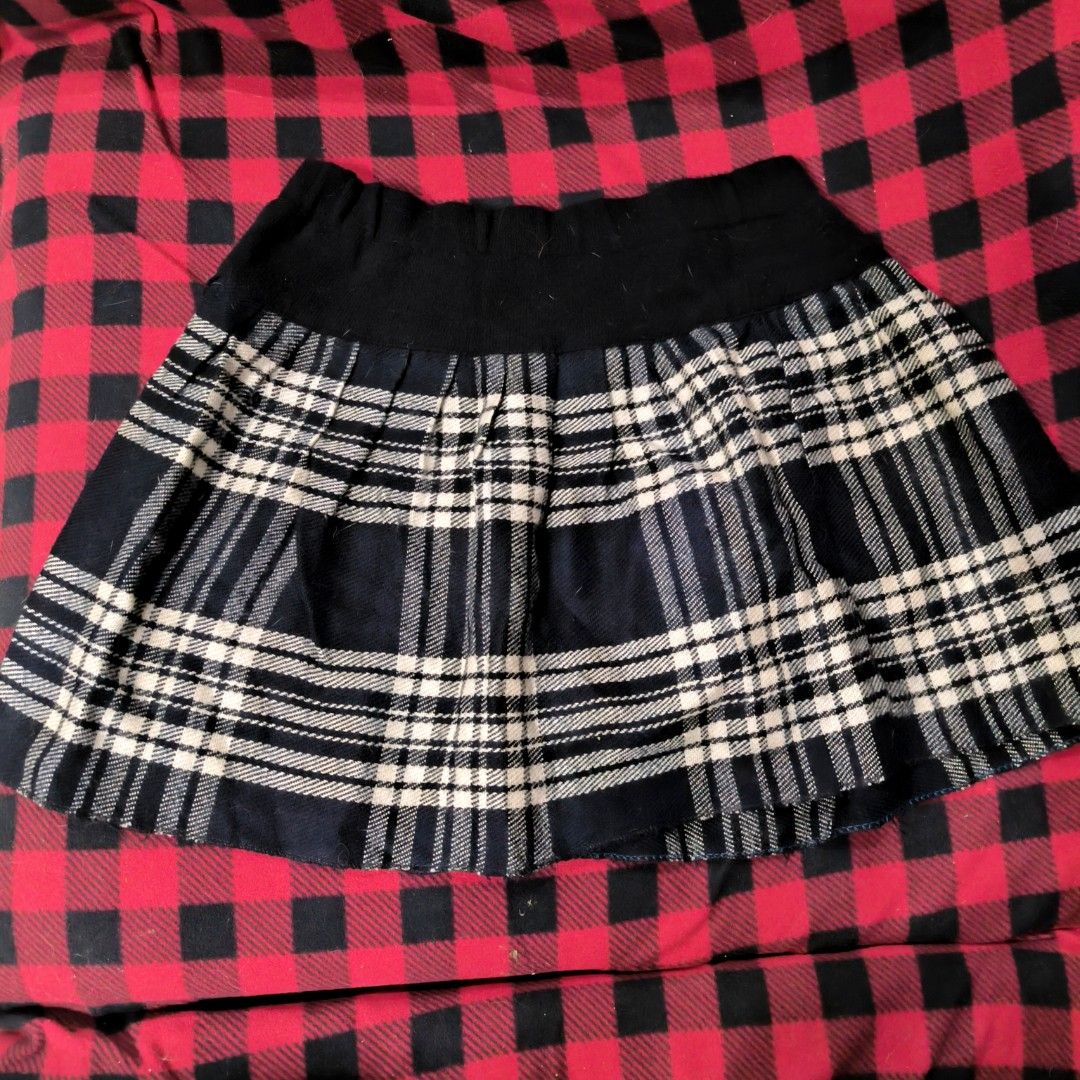 Plaid Skirt (Category: Skirts) located in Cainta. Submitted by cookietherapyph (Listing ID 1405314402, Image 1). Description: Fits M-L Still nice pang porma for that grunge look. Gartered waist but akirt fabris is not stretchable. RFS: Decluttering MOP: Gcash Shipping: J&T (starts at p75), or Lalamove Loc: Cainta, Rizal.
