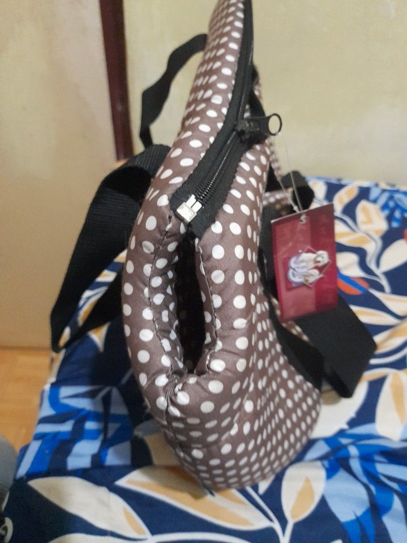 Polka Dot Pet Carrier (Category: Homes & Other Pet Accessories) located in San Pedro. Submitted by JohnsonKeeps (Listing ID 1405242064, Image 2). Description: - Pet carrier handbag - brown with white polka dot design. - Ideal for small pets - Black straps and zipper closure..