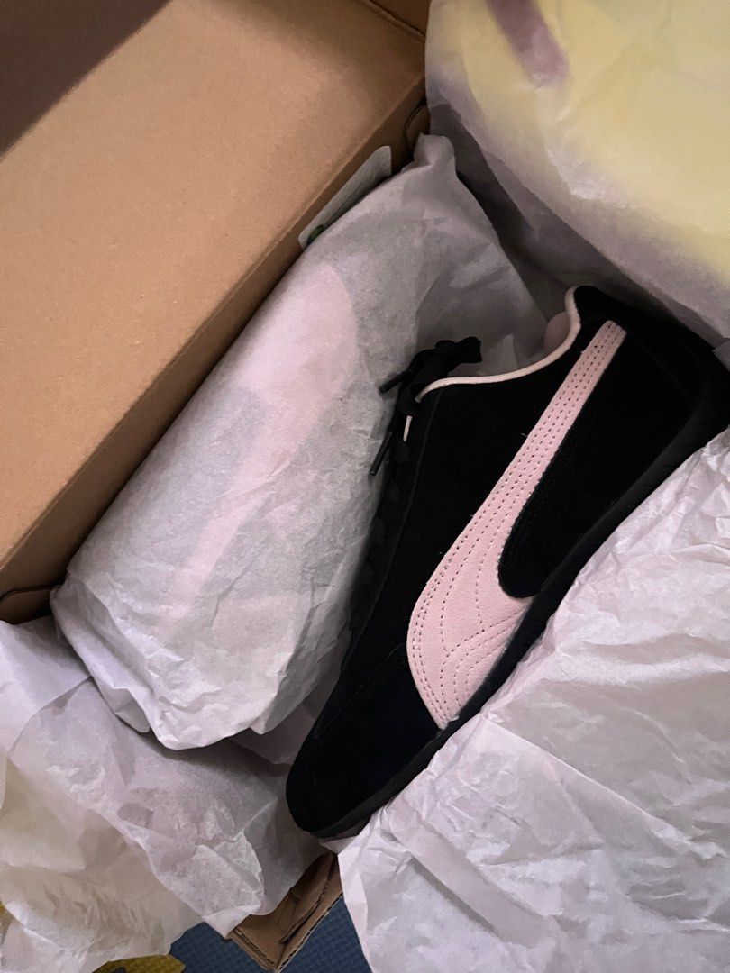 Puma Speedcat OG Black Mauve Mist (Category: Sneakers) located in San Fernando. Submitted by AndiCollects (Listing ID 1405247666, Image 1). Description: - Puma Speedcat OG sneakers - Color: Black with mauve mist stripe - Size: UK 4.5 / EUR 37.5 / US 5.5 / 23.5 cm - Condition: Unworn, in original packaging - Comes with original box.