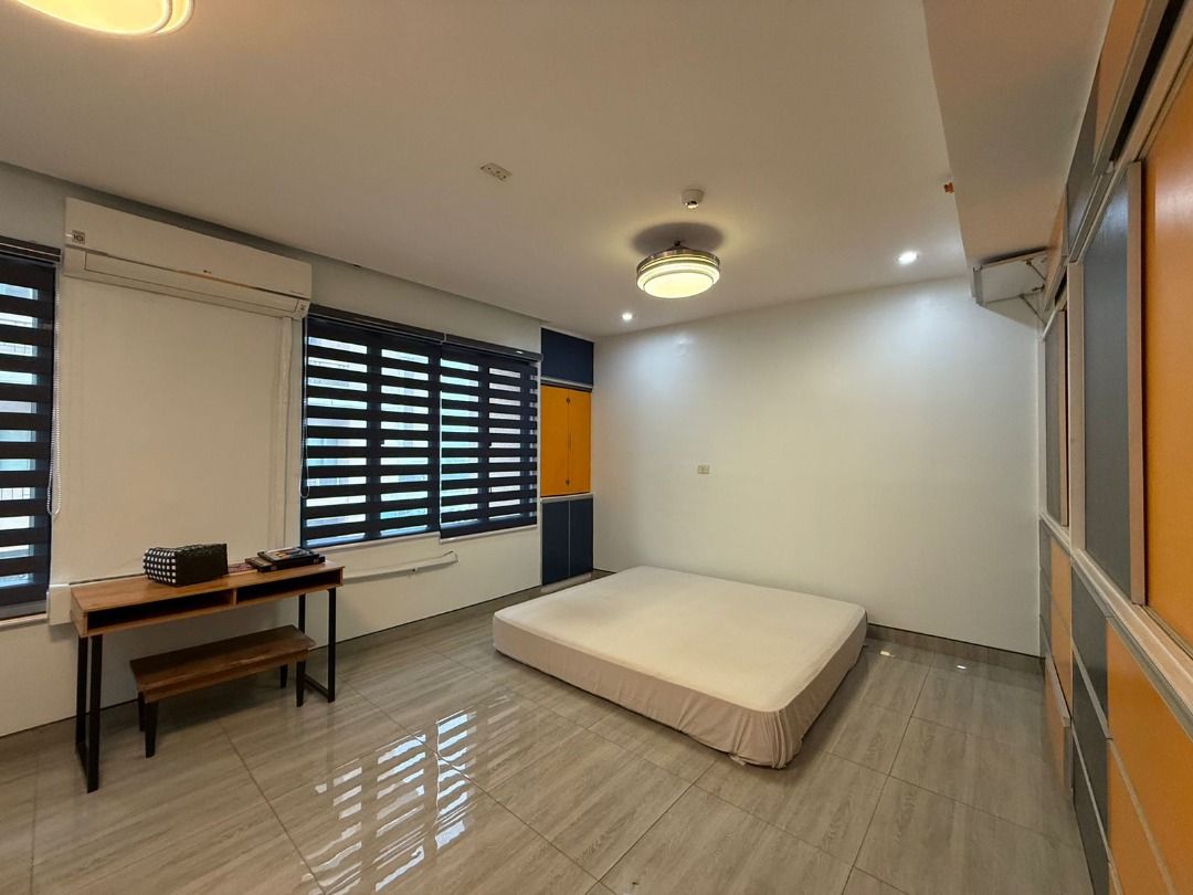 Renaissance 3000 2BR PENTHOUSE FOR RENT (Category: Apartments & Condos) located in Makati City. Submitted by demi_09171702560 (Listing ID 1405202924, Image 3). Description: CODE: 8655 Renaissance 3000 For Rent - 130,000.00 DETAILS: # BR: 2BR # TB: 2.5 FA: 192 Inclusions: Fully Furnished Parking Slot: 2 .