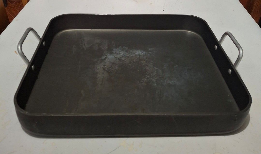 ROASTING PAN(heavy duty) (Category: Bakeware) located in Pasig City. Submitted by mcjapansurplus (Listing ID 1405341884, Image 2). Description: Korean Surplus heavy metal h2.5xL17.5xw14.5 issue:discoloration on the middle part but still in very good condition.