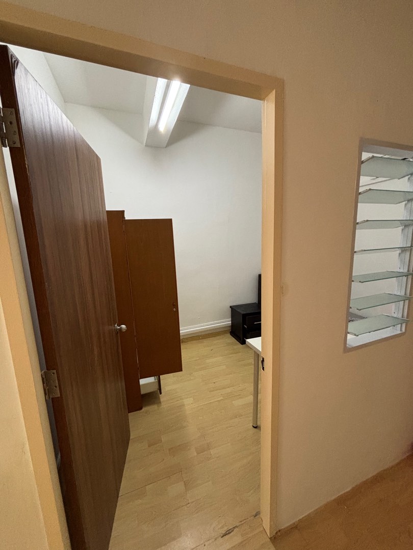 (Category: ) located in . Submitted by ideal_home_chewy (Listing ID 1398075313, Image 1). Description: .