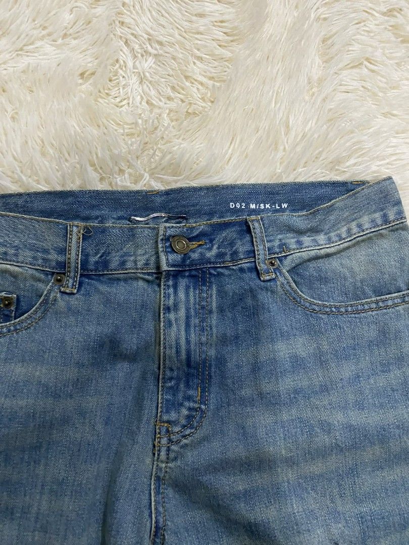 Saint Laurent Distressed Jeans (Category: Luxury Apparel) located in Manila. Submitted by switchcity (Listing ID 1405344562, Image 3). Description: - Saint Laurent Paris jeans - Distressed details - Light wash denim - Slim fit -SIZE 34 - Classic five-pocket design - Button closure with Saint Laurent Paris logo - Size: 002 M/SK/LW.