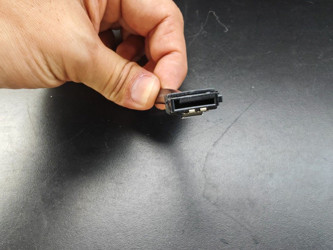 SATA 3.0 Cable (Category: Cables & Adaptors) located in Manila. Submitted by sound.solution (Listing ID 1405197081, Image 1). Description: - SATA 3.0 cable - Black color - Connects storage devices (HDDs/SSDs) to your motherboard - Flexible design 6gb/s.