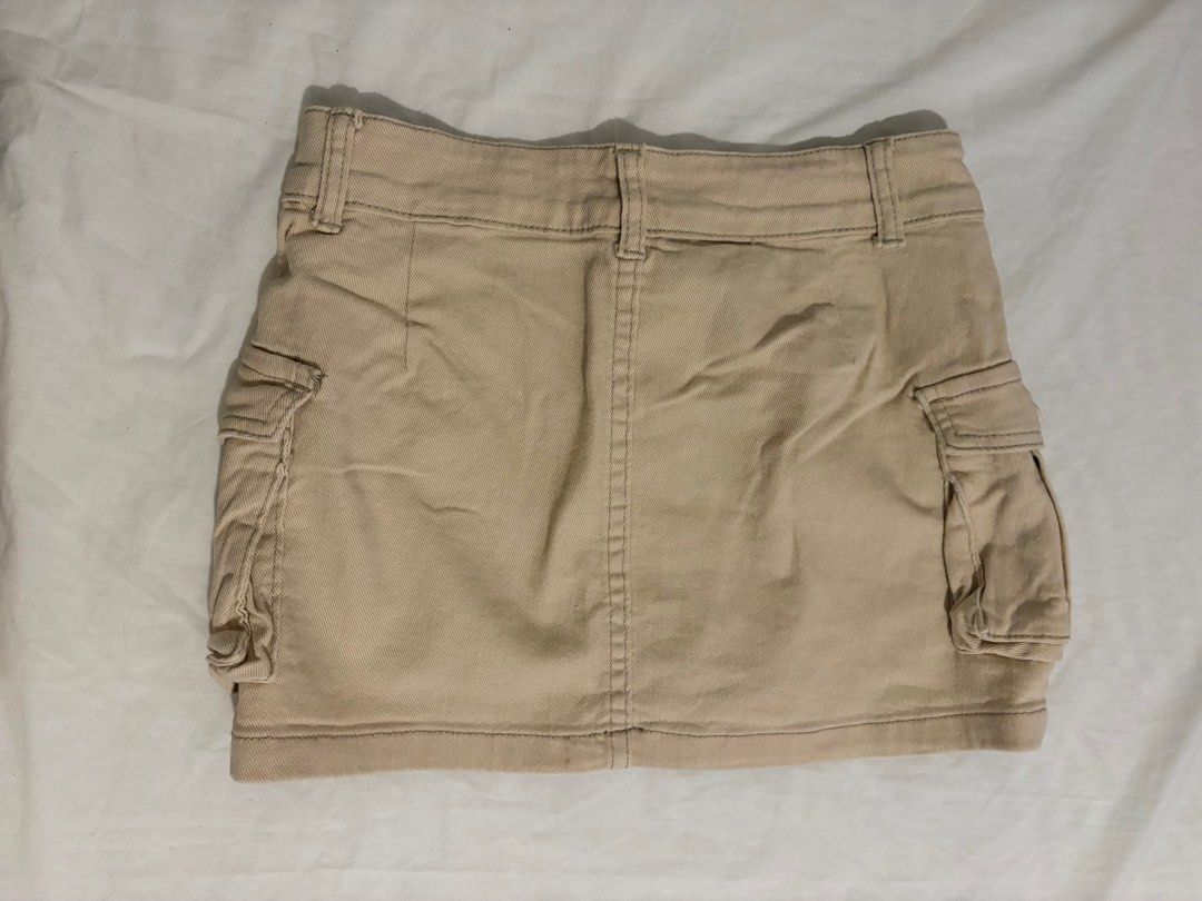 Shein Cargo Skirt (Category: Skirts) located in Paranaque City. Submitted by izzysus (Listing ID 1405205986, Image 2). Description: - cargo skirt - stretchy material - side pockets work! - never been worn mop: gcash/maya.