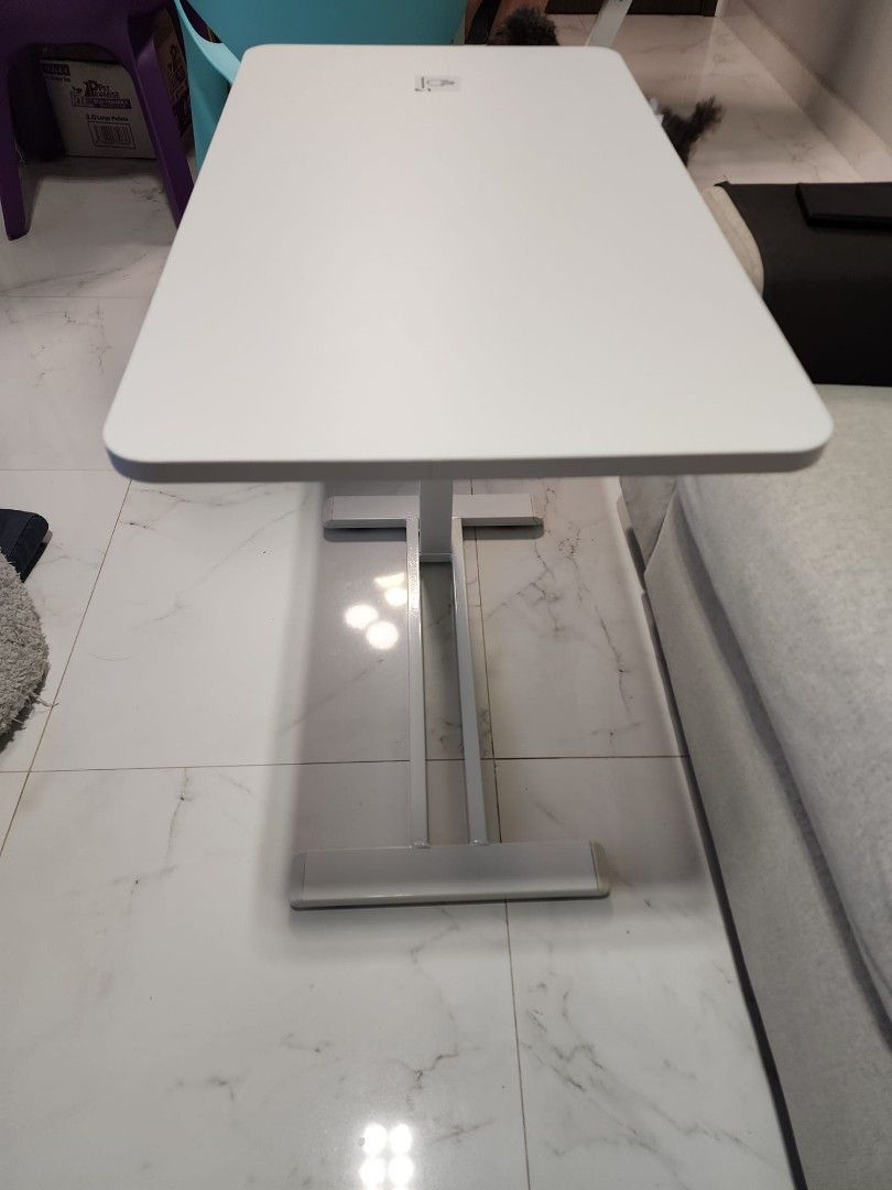 Standing work table （分類：桌子）位於 Hong Kong。 由 minmin38 提交（商品編號 1405256231，圖片 3）。簡介： 。