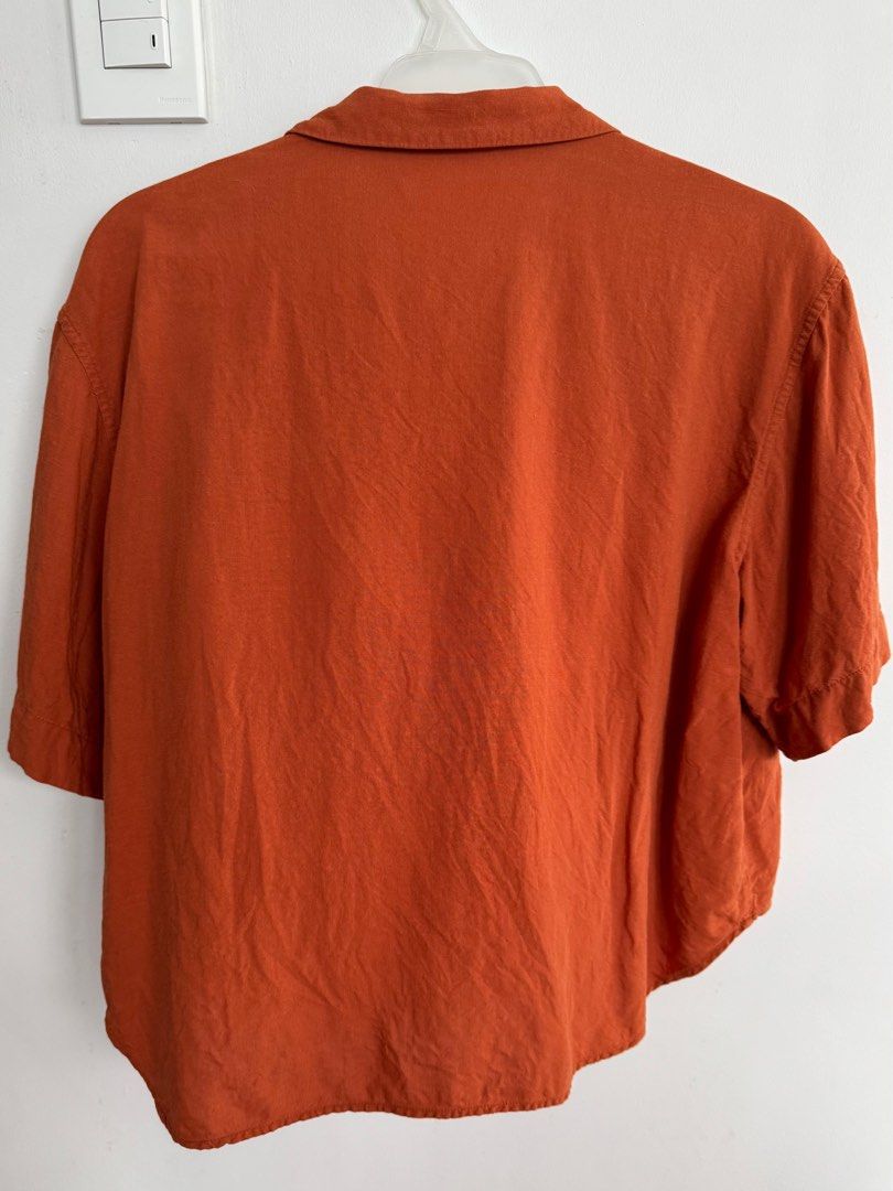 Uniqlo Short Sleeve Shirt (Small) (Category: Shirts) located in Rizal. Submitted by marga911 (Listing ID 1405206331, Image 2). Description: Item: Uniqlo Short Sleeve Shirt (Orange) Size: S Please read before buying! 😊 📌Is the product stretchable? - No po. 📌Is the product original/branded? - Yes po. 📌Reason for selling? - Currently decluttering my closet from clothes that don’t fit me anymore :) 📌Meet-up or delivery? - Open po ako for both 😊
