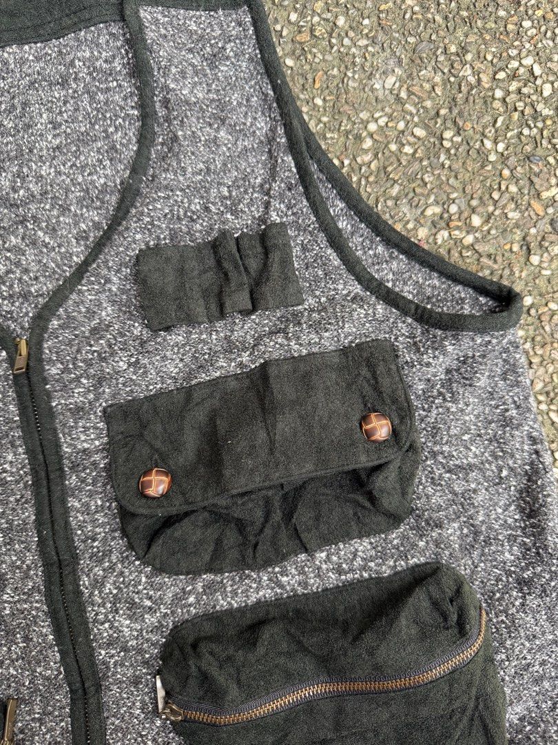 Vintage Wool Utility Vest (Category: Vests) located in Quezon City. Submitted by though.bare (Listing ID 1405266727, Image 3). Description: Fits on M up to L for Men In good condition, no major issues. Width : 19" Length : 20.5" Armhole : 10.5" Shoulder : 13.5" Listings not marked sold/reserved are available for purchase Feel free to send me a DM for inquiries! Payment thru GCash/Maya only These are preloved/used items, manage expectations. Visit