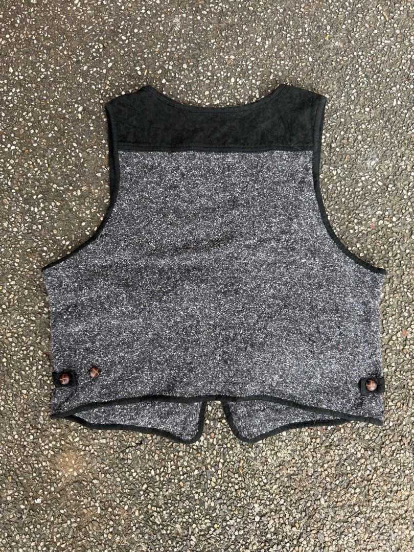 Vintage Wool Utility Vest (Category: Vests) located in Quezon City. Submitted by though.bare (Listing ID 1405266727, Image 2). Description: Fits on M up to L for Men In good condition, no major issues. Width : 19" Length : 20.5" Armhole : 10.5" Shoulder : 13.5" Listings not marked sold/reserved are available for purchase Feel free to send me a DM for inquiries! Payment thru GCash/Maya only These are preloved/used items, manage expectations. Visit