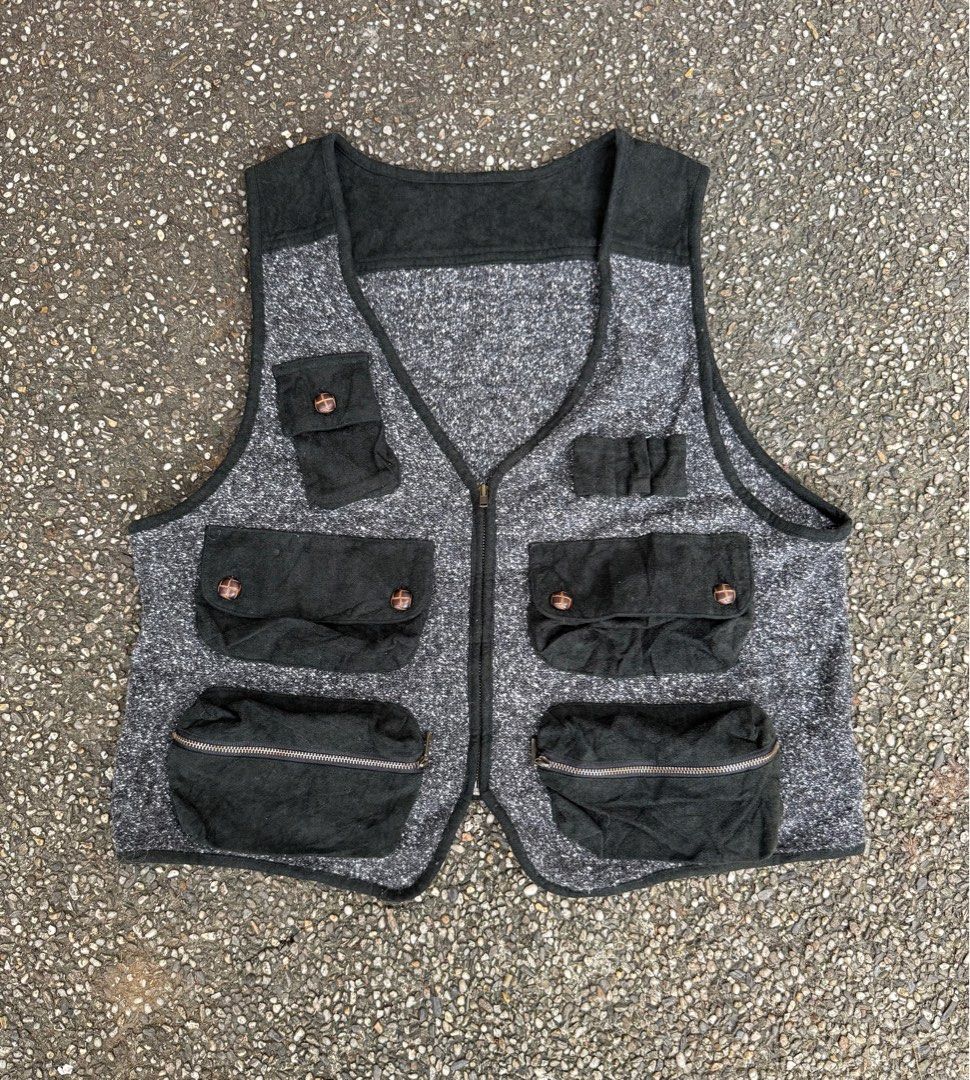 Vintage Wool Utility Vest (Category: Vests) located in Quezon City. Submitted by though.bare (Listing ID 1405266727, Image 1). Description: Fits on M up to L for Men In good condition, no major issues. Width : 19" Length : 20.5" Armhole : 10.5" Shoulder : 13.5" Listings not marked sold/reserved are available for purchase Feel free to send me a DM for inquiries! Payment thru GCash/Maya only These are preloved/used items, manage expectations. Visit