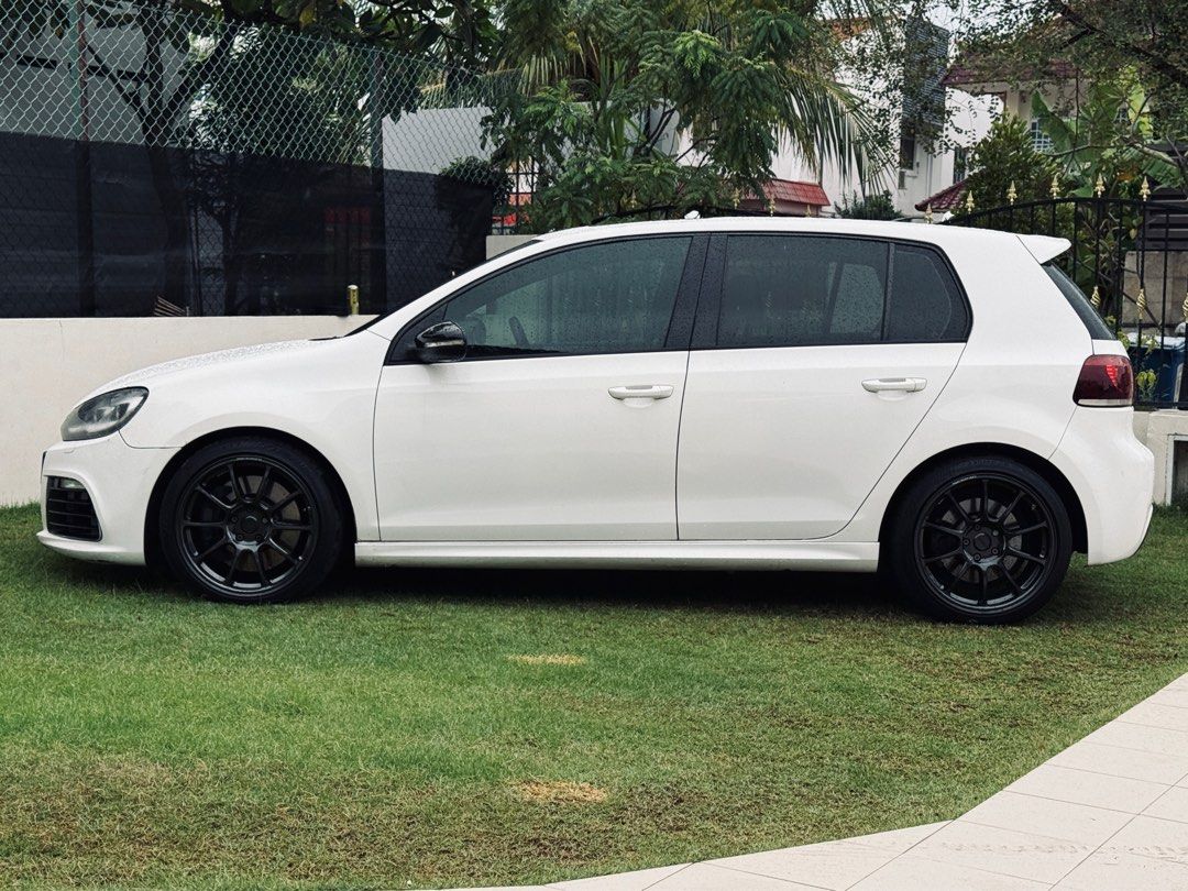 Volkswagen Golf R 2.0 DSG 5dr (A) (Category: Used Cars) located in Singapore. Submitted by wingsandspoilers (Listing ID 1405164099, Image 2). Description: Full stock engine. 3 owner. WS (923six-39three8) for reply and to know more. Thank you. No agent or car dealer!.
