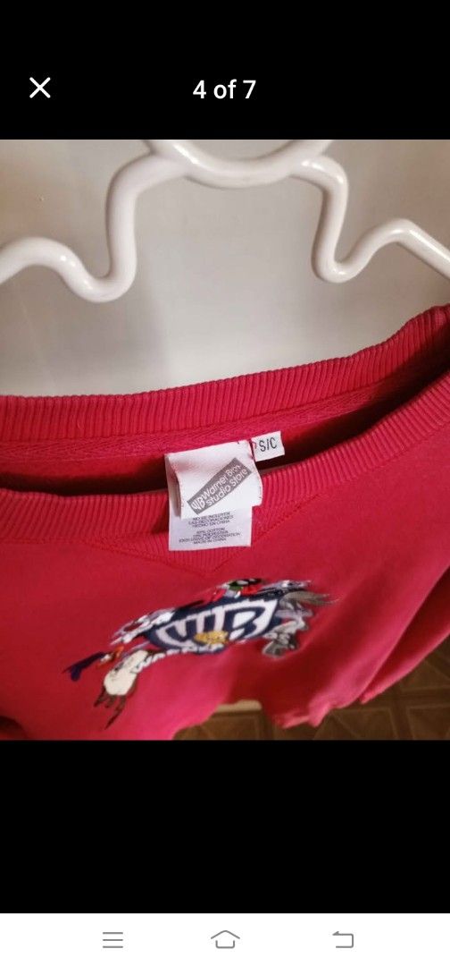Warner Bros. Looney Tunes Sweatshirt (Category: Coats, Jackets and Outerwear) located in Mandaluyong City. Submitted by ireneipt_21 (Listing ID 1405246918, Image 3). Description: - Looney Tunes sweatshirt - Features Bugs Bunny, Daffy Duck, Sylvester, Tweety, and Taz - Crew neck - Long sleeves - Fleece-lined interior - Tag is visible.