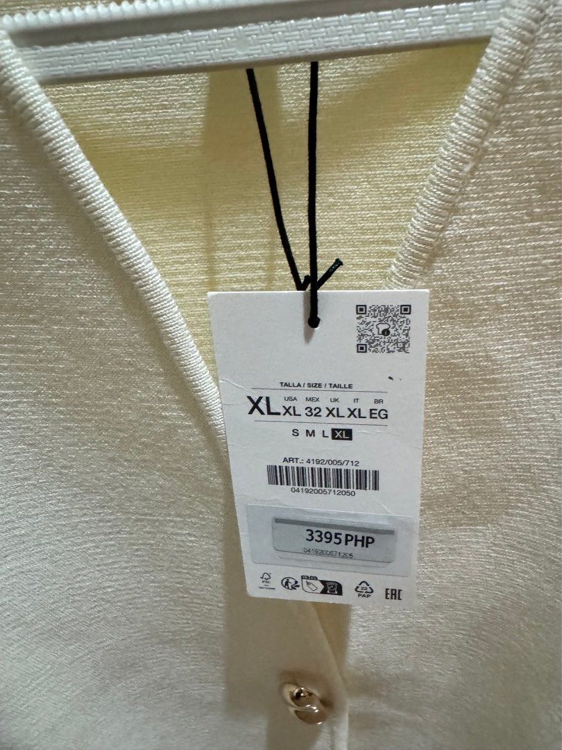 Zara Cream Blazer XL (Category: Coats, Jackets and Outerwear) located in Manila. Submitted by kring321 (Listing ID 1405173866, Image 3). Description: - Zara cream blazer - Size: XL - Features: V-neck, single button closure - Long sleeves - Textured fabric - Original price tag included - RFS: too small for me.