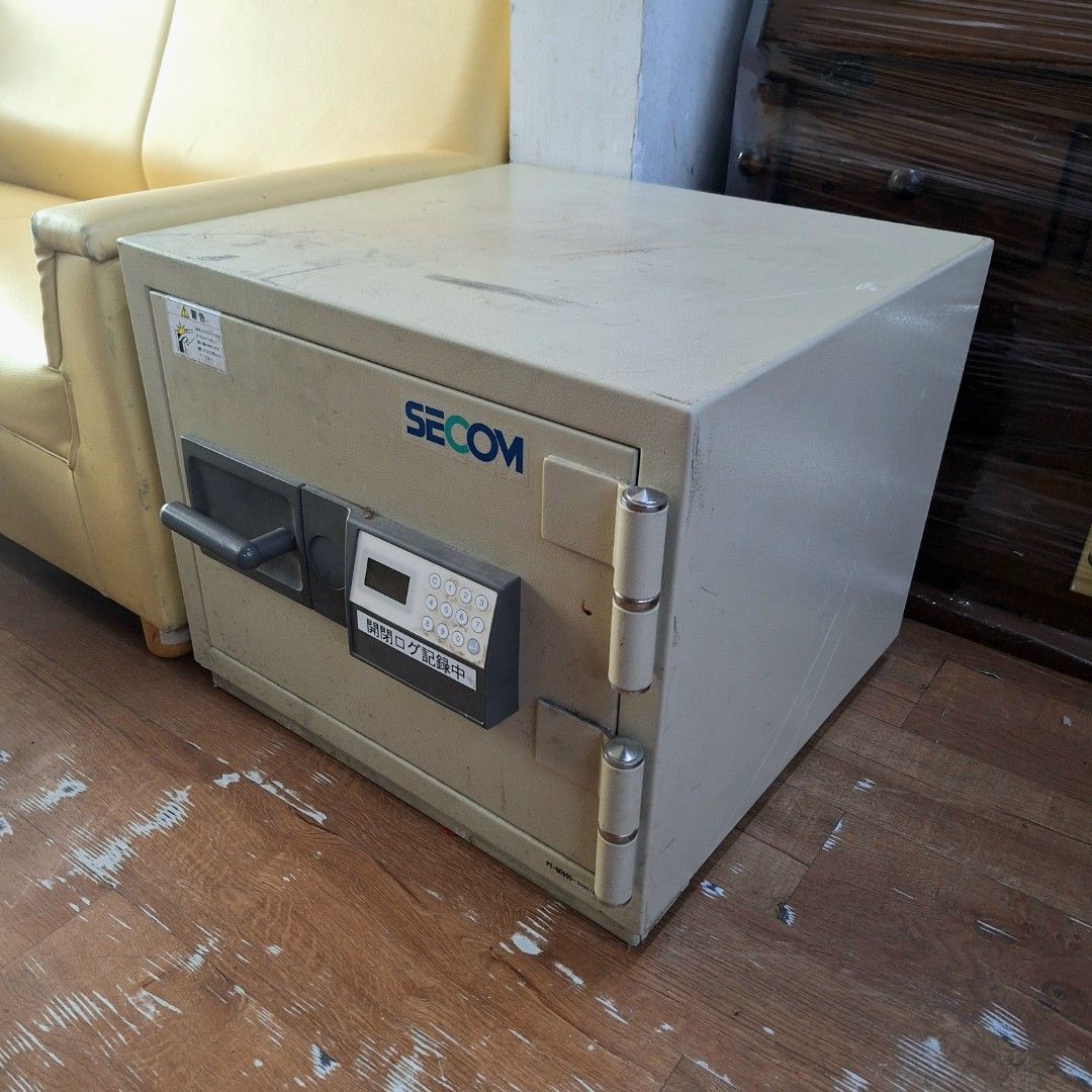 2nd hand digital SECOM Safe Box (Category: Storage Boxes & Baskets) located in Paranaque City. Submitted by 2ndcharmfurniture (Listing ID 1405478357, Image 3). Description: 📍 𝟐𝐧𝐝 𝐂𝐡𝐚𝐫𝐦 𝐔𝐧𝐢𝐪𝐮𝐞 𝐅𝐮𝐫𝐧𝐢𝐭𝐮𝐫𝐞 📌 533 Quirino Ave. Tambo Parañaque (opp Pearl Plaza / beside Speed 99 Store) 🧭 Find us on 𝐅𝐁 / 𝐆𝐨𝐨𝐠𝐥𝐞 𝐌𝐚𝐩𝐬 / 𝐖𝐚𝐳𝐞 just search 2𝘯𝘥 𝘤𝘩𝘢𝘳𝘮 𝘜𝘯𝘪𝘲𝘶𝘦 𝘍𝘶𝘳𝘯𝘪𝘵𝘶𝘳𝘦 🕙 Open 𝐝𝐚𝐢𝐥𝐲 𝐟𝐫𝐨𝐦 𝟖�