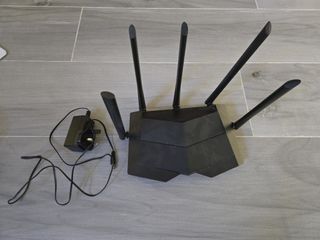 Black Router458527727840153600