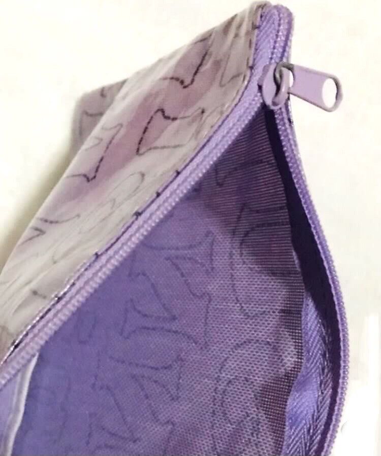 Anna Sui Multipurpose Pouch (Category: Purses & Pouches) located in Manila. Submitted by iyasellsph (Listing ID 1405424407, Image 3). Description: Anna Sui Multipurpose Pouch Old stockclassified as Lightly Used but unused 👈for photos 7x5 inches Flat-type Coated canvas Top zip closure May look lightly used but new and unused, *slight sign of storage on one side.