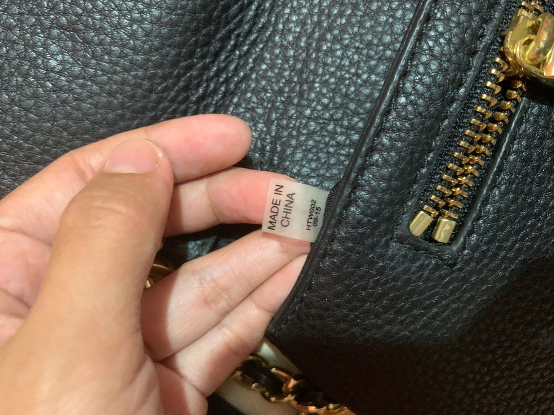 Authentic Tory Burch Britten Black Leather Crossbody Bag (Category: Luxury Bags & Wallets) located in Aritao. Submitted by rosiee16 (Listing ID 1405449456, Image 2). Description: - Tory Burch crossbody bag - Black leather - Gold-tone logo - Chain strap - Includes dust bag - Zipper closure - Interior gold-tone logo - Made in China.