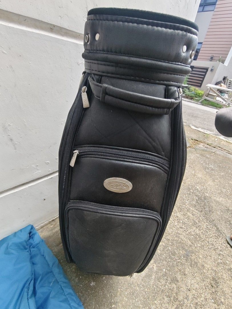 Axel Advanced Design Works Golf Bag (Category: Golf) located in Manila. Submitted by babz30261 (Listing ID 1405400888, Image 3). Description: - Black Axel Advanced Design Works golf bag - Multiple compartments for storage - Comfortable shoulder strap - Includes a zippered pocket - Features a decorative tag - Made of leather.