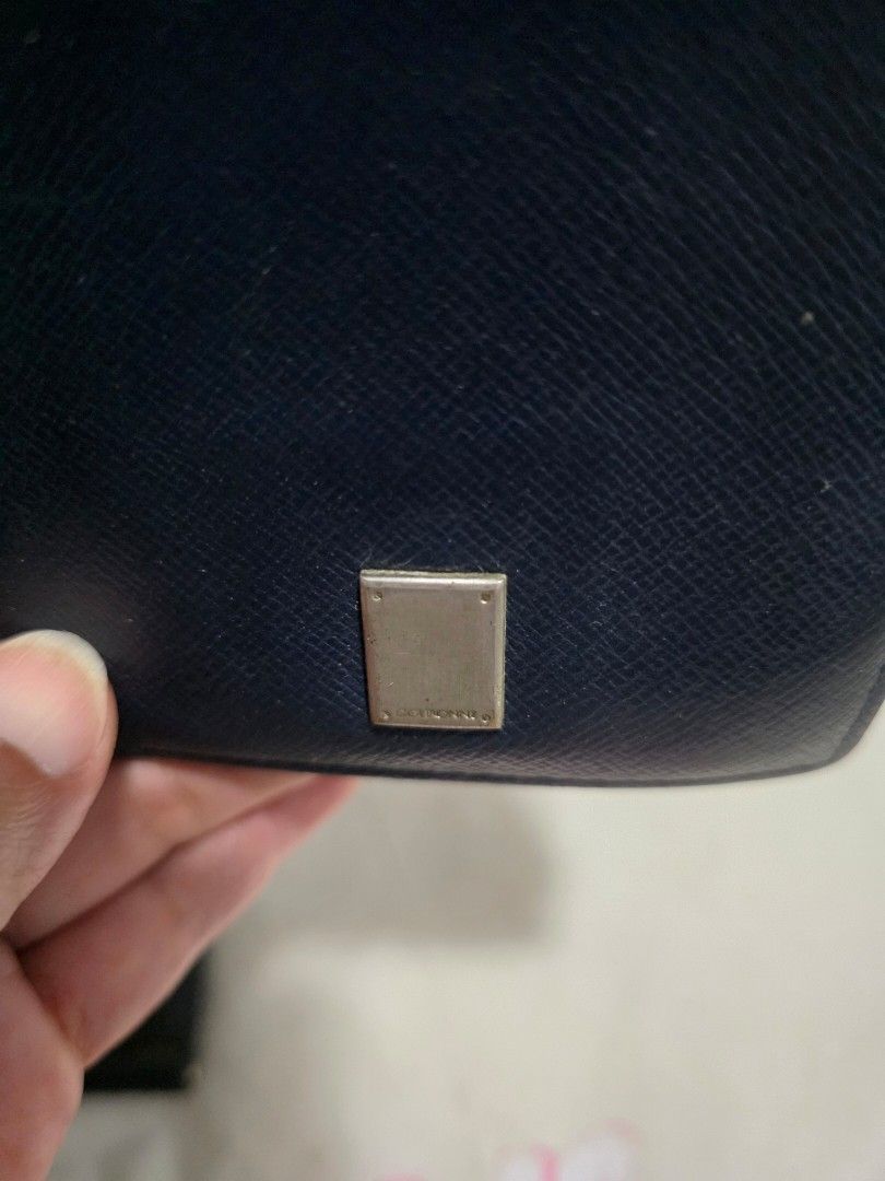 Couronne Men's Wallet (Category: Luxury Bags & Wallets) located in Quezon City. Submitted by pitch_perfect (Listing ID 1405478612, Image 1). Description: - Navy blue color exterior - faded Silver-toned logo - Bi-fold style - Multiple card slots - bills compartment - Light brown interior lining - signs of use.