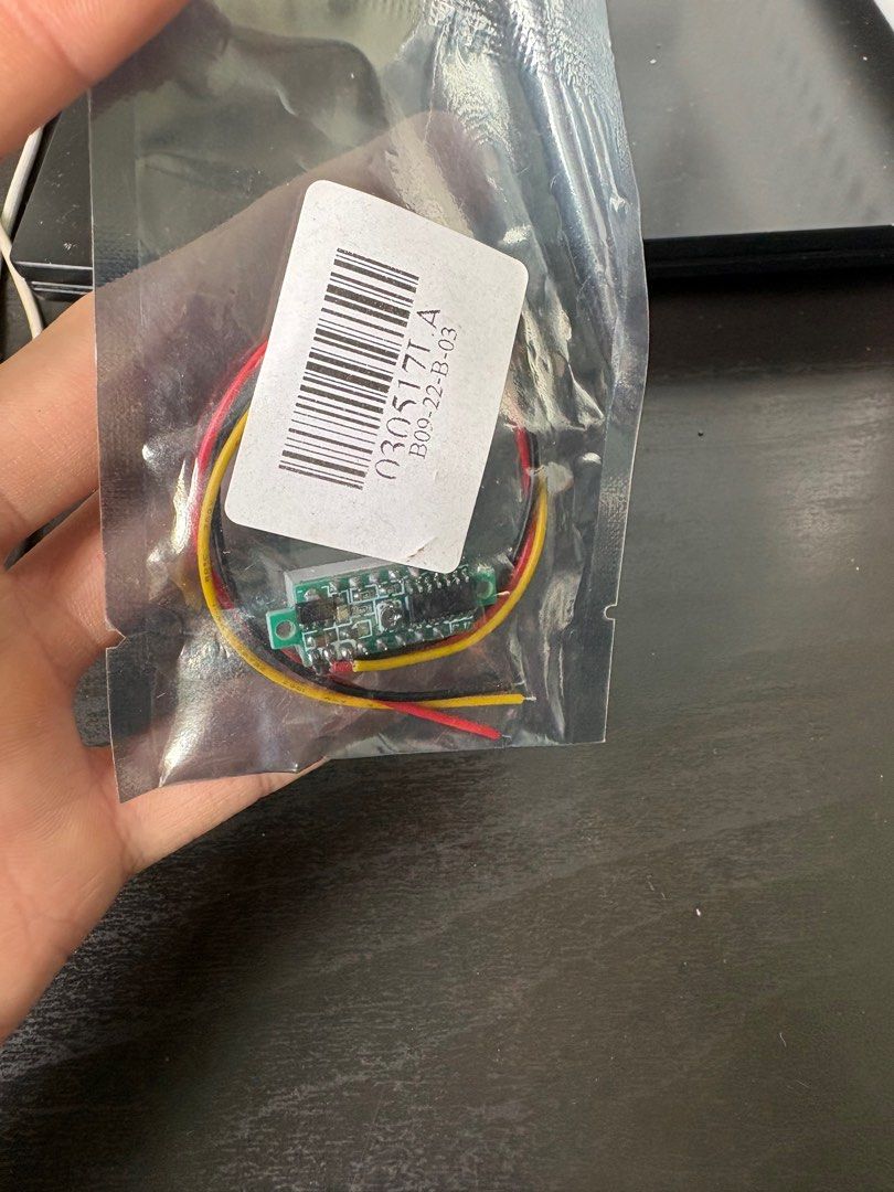 Fixed Voltmeter (Category: Computer Parts) located in Singapore. Submitted by budgetgadgets (Listing ID 1405428515, Image 2). Description: Simple and small voltmeter. Suitable for any electronic. Only left 2pcs.