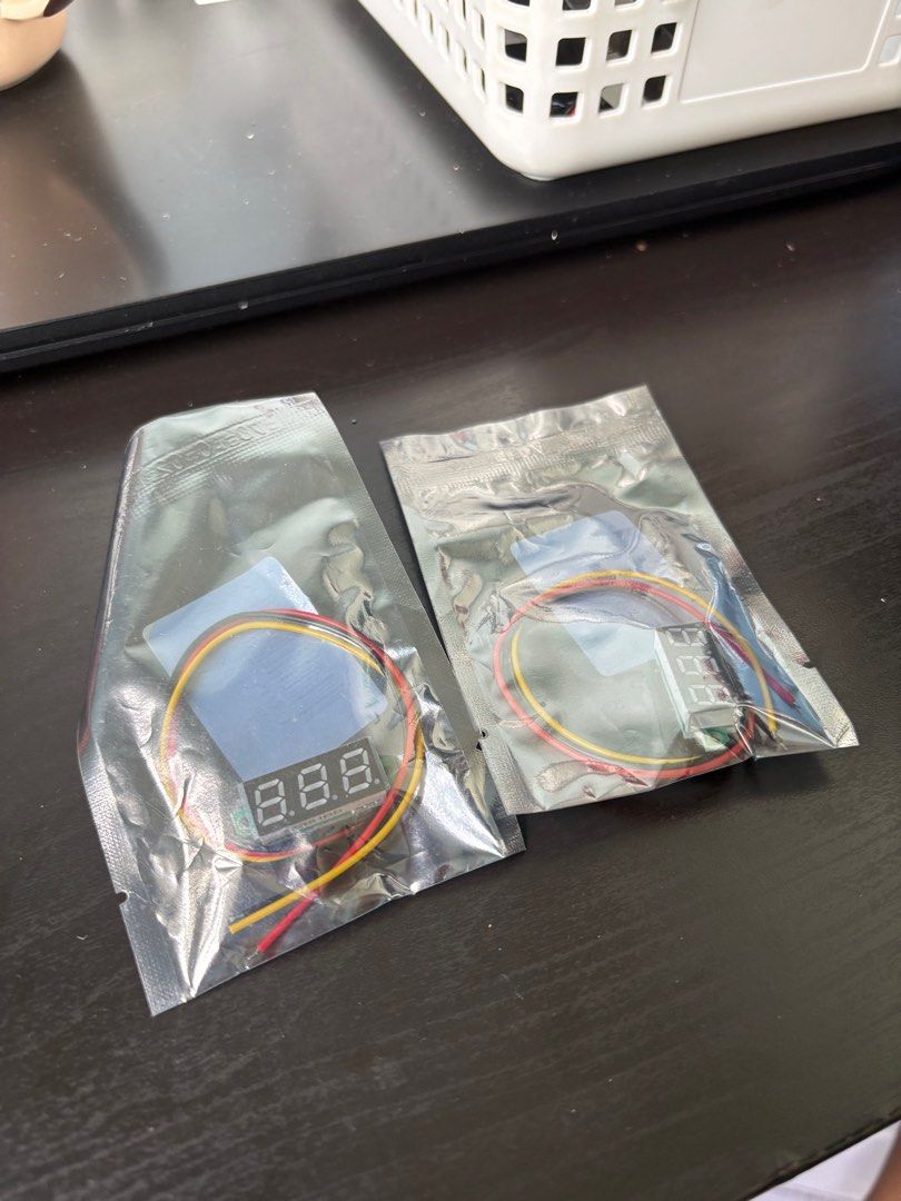 Fixed Voltmeter (Category: Computer Parts) located in Singapore. Submitted by budgetgadgets (Listing ID 1405428515, Image 1). Description: Simple and small voltmeter. Suitable for any electronic. Only left 2pcs.