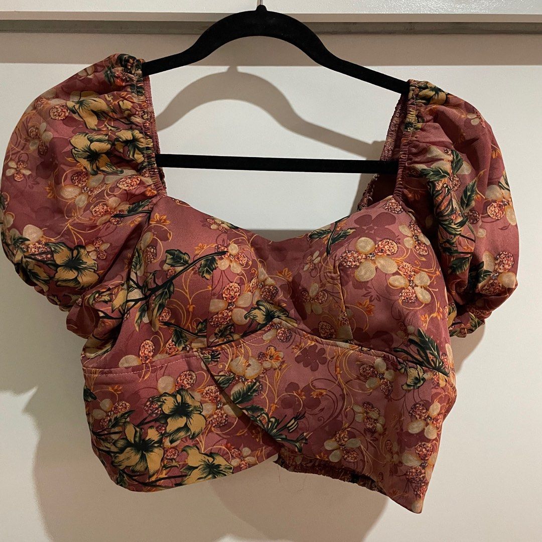 Floral Puff Sleeve Crop Top (Category: Others Tops) located in Paranaque City. Submitted by jntspns (Listing ID 1405441545, Image 1). Description: - Floral print crop top - Padded - Features puff sleeves - Square neckline - Fitted bodice - Shirred/smocked back for comfort - Fabric has a subtle sheen - Perfect for a stylish look.