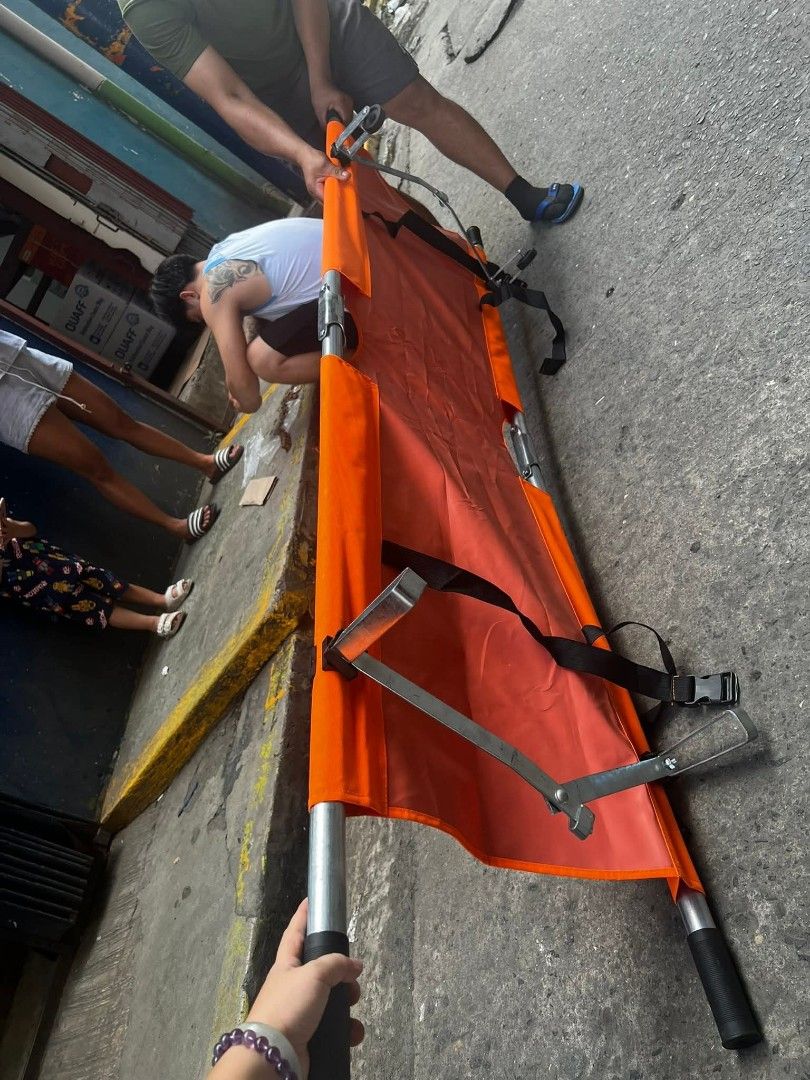 FOLDABLE STRETCHER (Category: Medical Supplies & Tools) located in Manila. Submitted by bambooreye87652 (Listing ID 1405365541, Image 2). Description: .