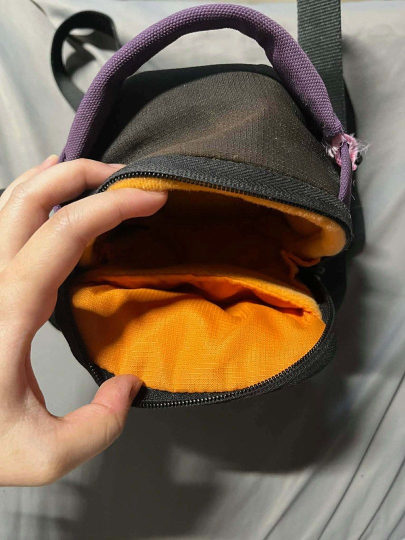 GE X500 Camera (Category: Cameras) located in Muntinlupa City. Submitted by el1b12345 (Listing ID 1405451207, Image 3). Description: GE X5 Digital Camera 📸✨ ₱7,000 💰 💥 Issue: leather strap is flaking off, and paint on thumb rest slightly faded.(See photos for reference) 📷 Specs: • 14 megapixels • 15x optical zoom + 5.7x digital zoom • 2.7” LCD screen (auto brightness) • Face detection, smile & blink detection • In-camera red-eye removal & ima