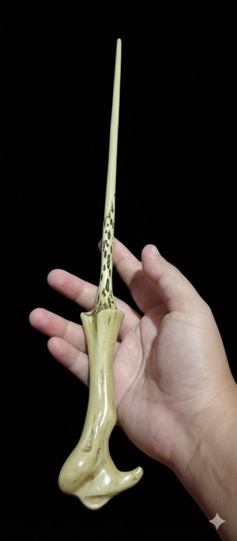 Harry Potter Wand with Box (Category: Western Merchandise) located in Batangas. Submitted by baning_finds (Listing ID 1405521977, Image 2). Description: - Authentic Lord Voldemort wand - Includes original box - Unique wand design with light handle - Detailed, textured grip - Black box with Harry Potter logo - Made in China - Great collectible item with obvious sign of crack.