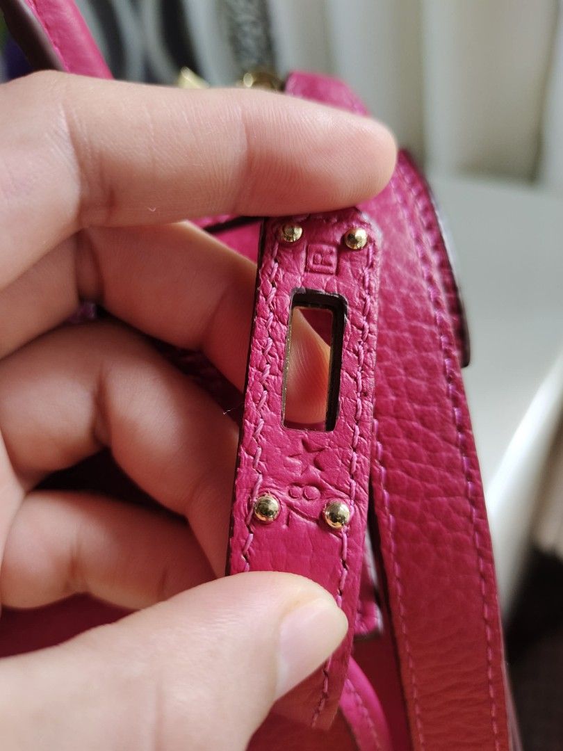 Hermes kelly (Category: Luxury Bags & Wallets) located in Tagum. Submitted by amarasluxbag (Listing ID 1405378112, Image 3). Description: with discoloration sa handle very good condition sign of use only gold hardware riri zipper super bet neto.