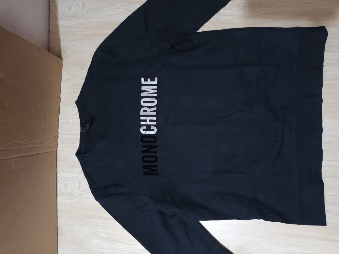 H&M Monochrome Sweatshirt (Category: Longsleeves) located in Las Pinas. Submitted by ejalaisa0018665 (Listing ID 1405455653, Image 2). Description: - H&M Monochrome Sweatshirt - Size: L - Features: "MONOCHROME" print, crew neck, long sleeves - Material: Soft fabric - Condition: Good - Ideal for cooler weather.