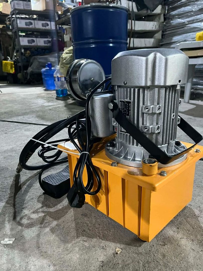 Hydraulic Eletric Pump (Category: Construction Tools & Equipment) located in Manila. Submitted by joeyroque09 (Listing ID 1405392711, Image 2). Description: Hydraulic Eletric Pump Specs: Single Action.