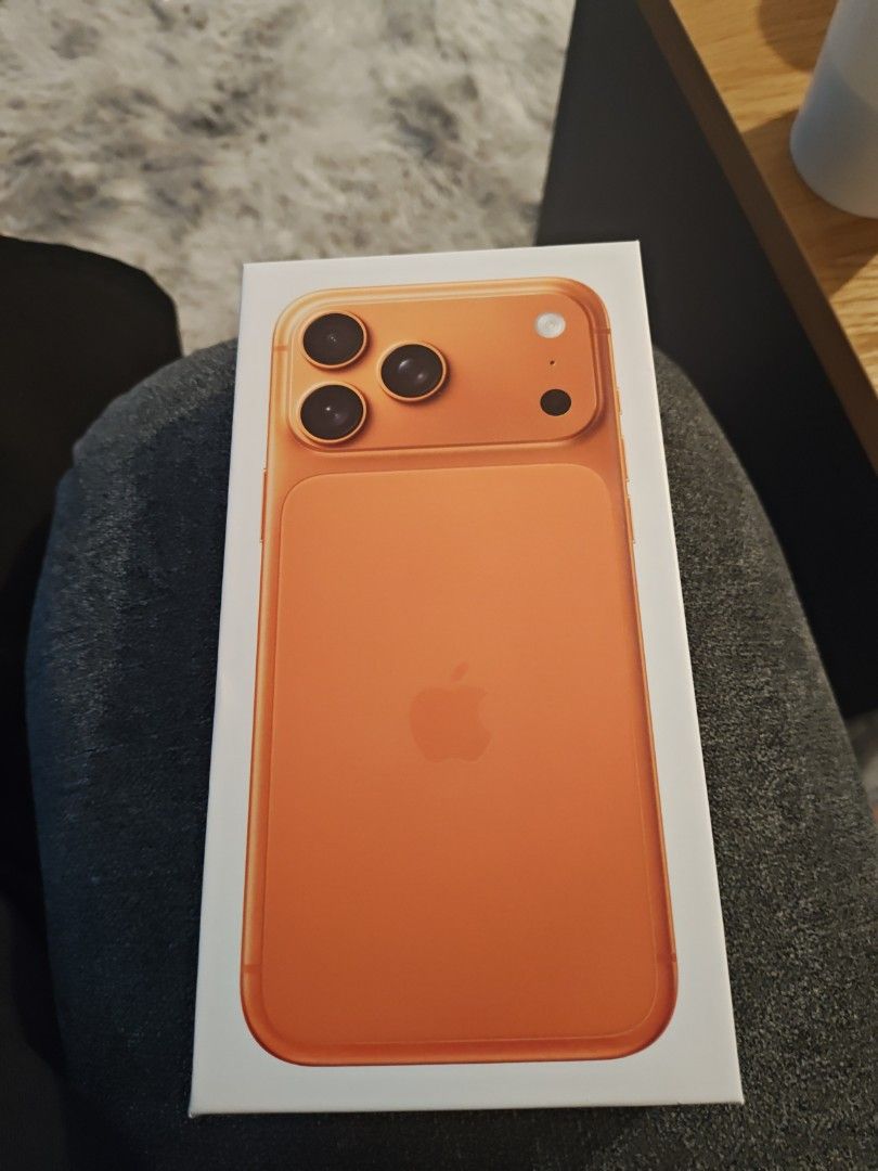 Iphone 17 Pro Max (RUSH) (Category: iPhone 17 Series) located in Malabon City. Submitted by meeeeg (Listing ID 1405386125, Image 2). Description: Iphone 17 pro max Regalo lang po ito Issue: defective camera .