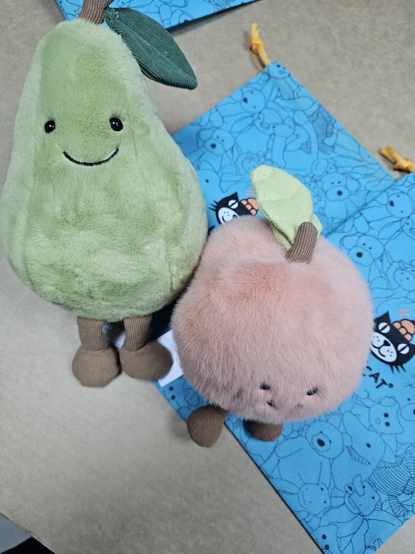 現貨即寄，隨訂貨返，Jellycat梨公仔（梨已經售出，可訂，thx)和水蜜桃公仔，手快有。特價$159/個，兩個包郵，全部配有品牌防塵袋 ...