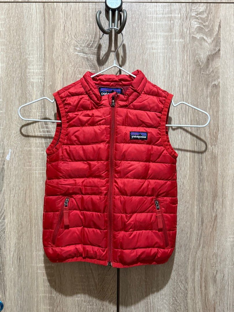 Kids Patagonia Down/Puffer Vest (Category: Babies & Kids Fashion) located in Lipa City. Submitted by wantitneeeedit (Listing ID 1405434757, Image 1). Description: Vest Patagonia for Kids 2-3T.