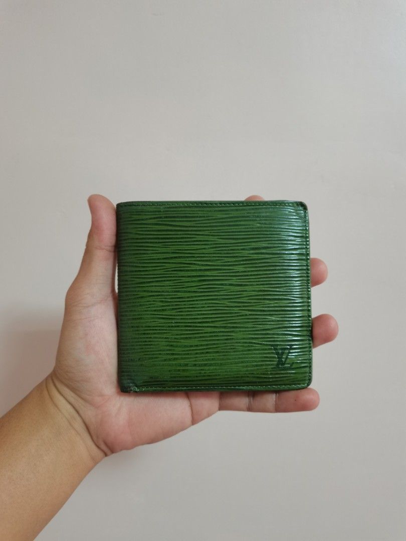 LV EPI WALLET (Category: Luxury Bags & Wallets) located in Apalit. Submitted by _doer (Listing ID 1405390995, Image 1). Description: Sign of usage Check all details pic.